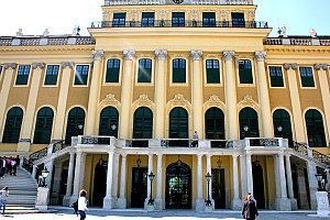 Honeymoon in Vienna: Schonbrunn Palace 