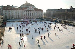 Things to do in Vienna December: ice skating