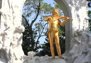 Vienna Concerts : Johann Strauss statue