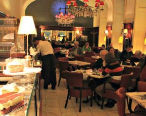 What to do in Vienna: Cafe Diglas