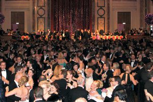 Honeymoon in Vienna: ball at Hofburg
