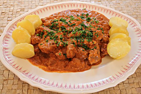 Österreichisches Essen: Gulash