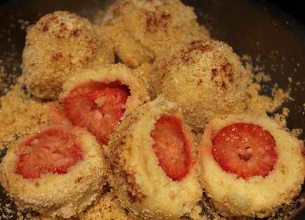 Dumpling Recipes: strawberry knodel