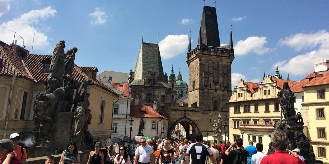 Wien Prag Tagesausflug: Mala Strana von der Karlsbrücke