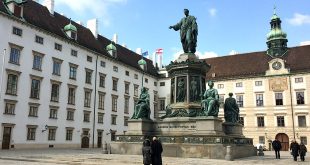 Kaiserliche Wiener Tour: Schlosshof