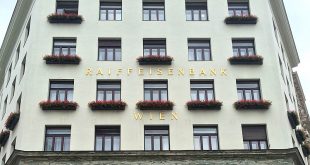 Adolf Loos Vienna: Loos Haus upper facade