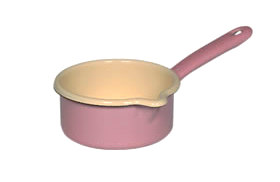 Enamel cookware review: Riess pink milk pan