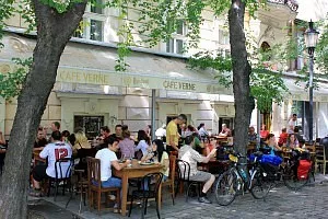 Mini Danube Cruise: cafe Verne, Bratislava